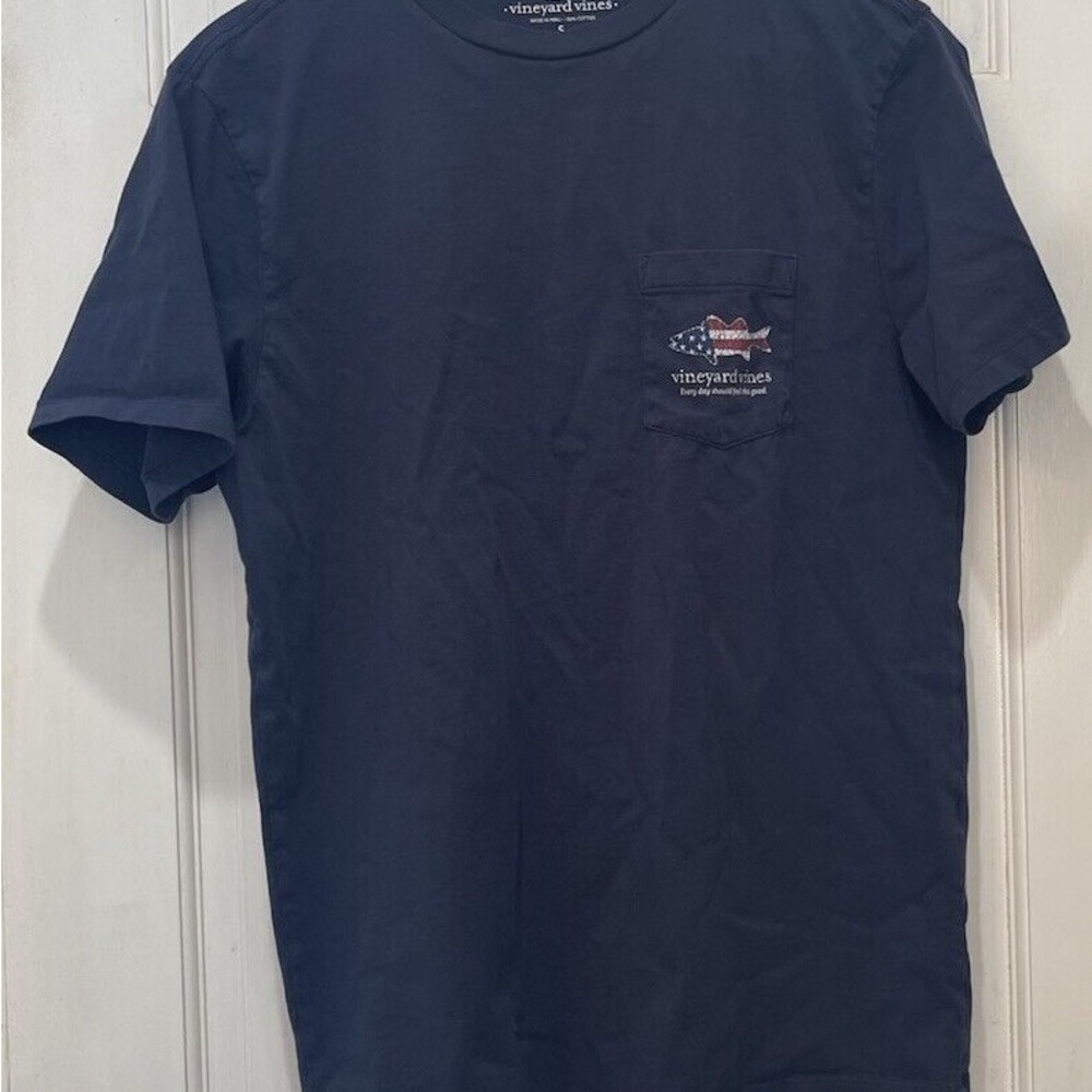 Vineyard Vines Grouper Flag Short Sleeve Blue Pocket T-Shirt Men’s Size Small